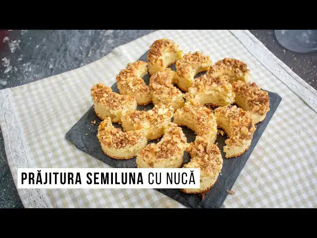 Video thumbnail for Prăjitura Semiluna cu nucă - rețeta copilăriei | Bucate Aromate