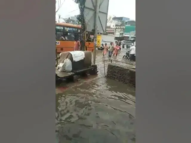 Video thumbnail for रिक्शा नहीं नाव की जरूरत है नजफगढ़ मै देखो नजारा