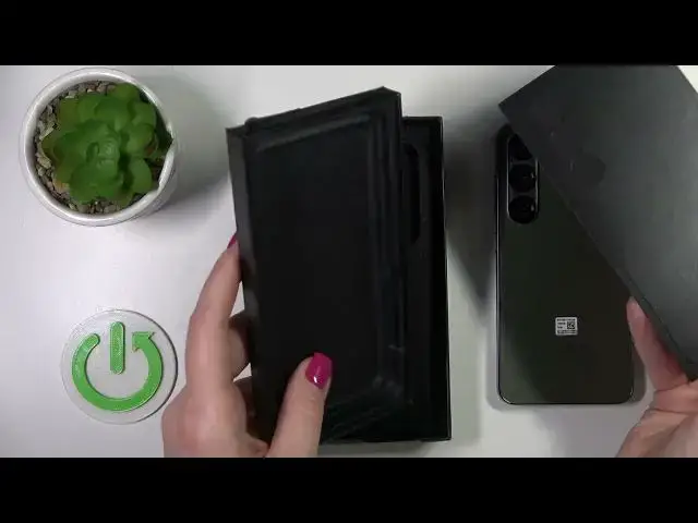 'Video thumbnail for Samsung Galaxy S23 All Box Accessories - Unboxing'