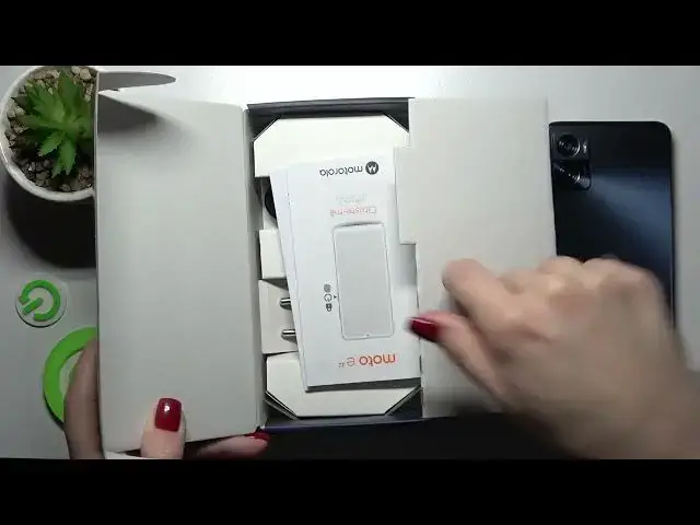 'Video thumbnail for Does MOTOROLA Moto E22 Come with Charger?'