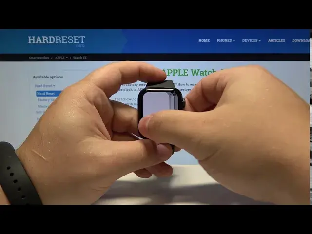 Video thumbnail for How to Activate Flashlight in APPLE Watch SE – Control Center Options