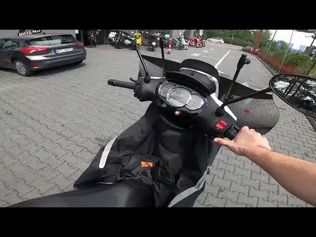 'Video thumbnail for How to Turn Engine On or Off in Piaggio Beverly ( 2021 – now ) - Use Start Stop Function'