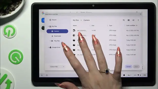 Video thumbnail for Add Pictures & Photos To Your Text Message In Lenovo 10e Chromebook