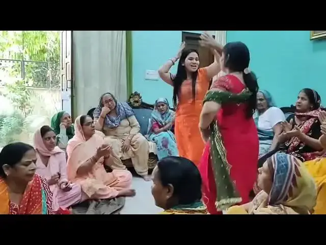 Video thumbnail for चली आइए हे गुजरिया,देखो फरमाइश पे डांस #happy_lokgeet #trending #trending #viral #bajan