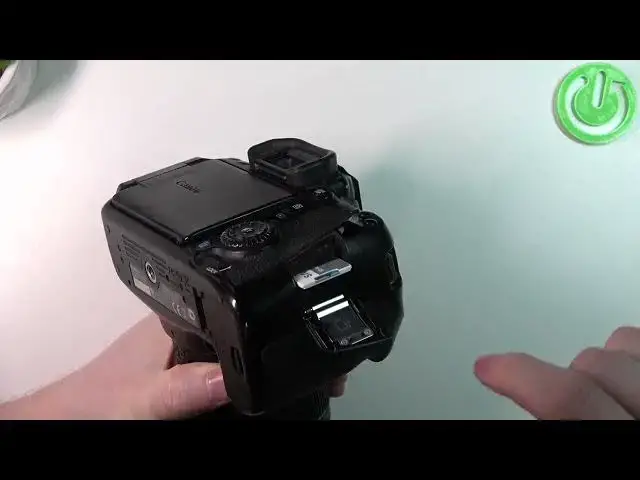 Video thumbnail for How To Insert SD Card To Canon 70D Camera