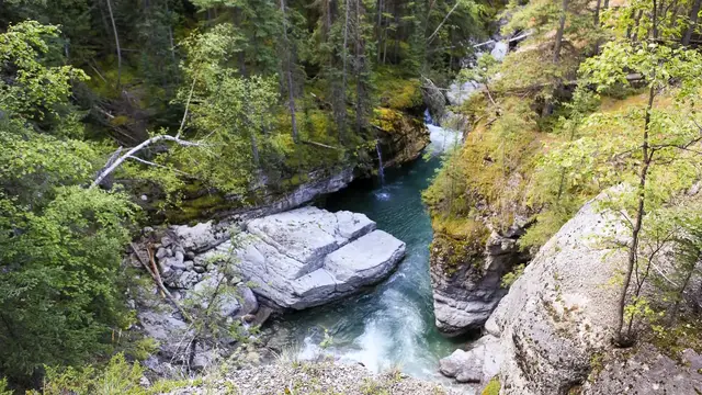 Video thumbnail for Wanderung durch den Maligne Canyon | Jasper