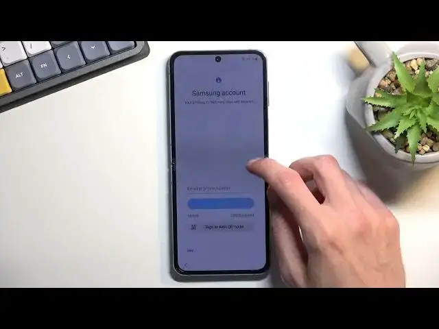 Video thumbnail for How to configure Samsung Galaxy Z Flip4 5G - First set Up