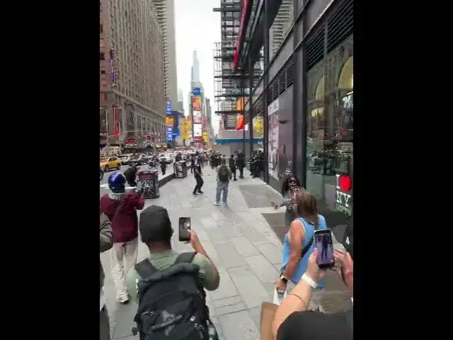 Video thumbnail for NYPD Fatally Shoots Woman After Random Times Square Stabbing Spree Leaves 1 Dead