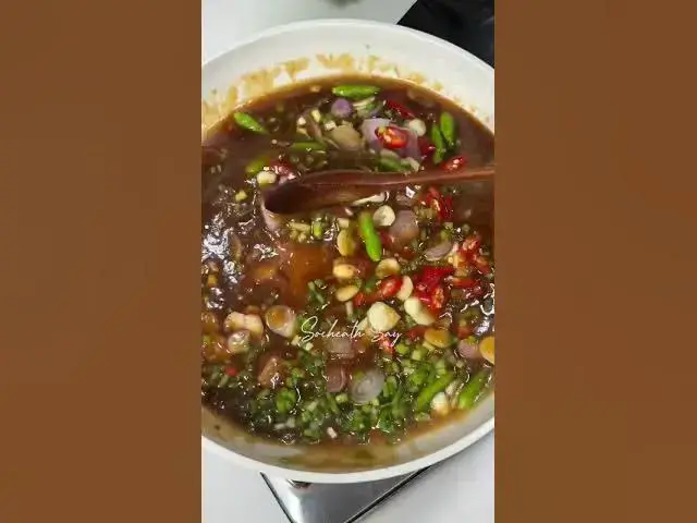 Video thumbnail for Quick and Easy Cambodian Recipes | ត្រីបំពងទឹកអំពិលទុំ