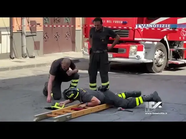 Video thumbnail for Adrano. Proseguono i lavori in via Catania dopo il cedimento di un tratto di strada. Si è già proced