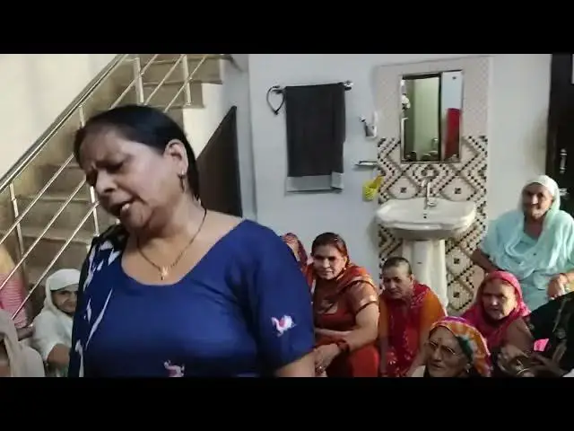 Video thumbnail for राधे रानी का बहुत सुंदरभजन  बोली बोली , मुरलिया राधे राधे और डांस #happy_lokgeet #viral #bhajan