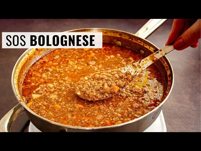 Video thumbnail for Rețeta italiană de sos ragu bolognese. Cum se face cel mai bun sos din carne tocată de vită și porc.
