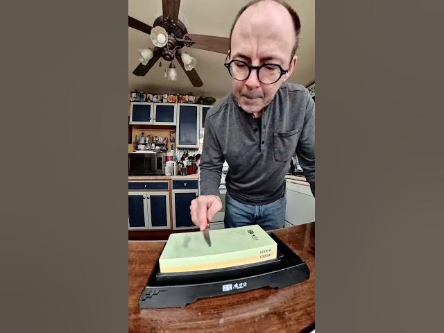 Video thumbnail for Sharpening knives timelapse with artifacts