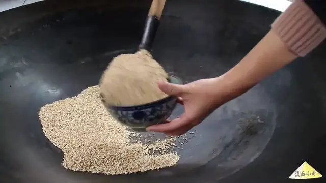 Video thumbnail for 秋玉米熟了，做一碗手工玉米凉粉，再配上米醋酸甜爽口【滇西小哥】 (720p 30fps)