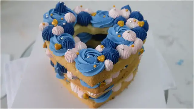 'Video thumbnail for Make blue heart cake decoration for love anniversary | So Tasty | So Easy | Shot on iPhone'