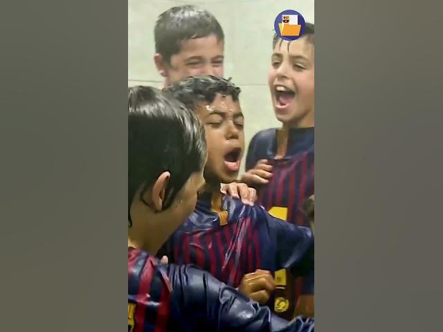 Video thumbnail for Lamine Yamal, Cubarsí y Marc Bernal saben lo que es amar este escudo 💙❤️

📹 FC Barcelona