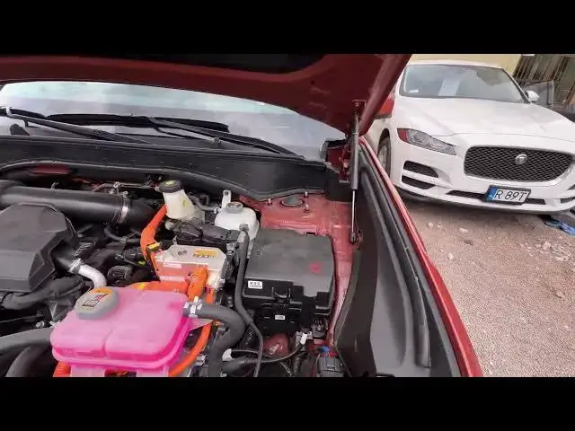 Video thumbnail for HYUNDAI Santa Fe V – Jump Start Battery Extension Location