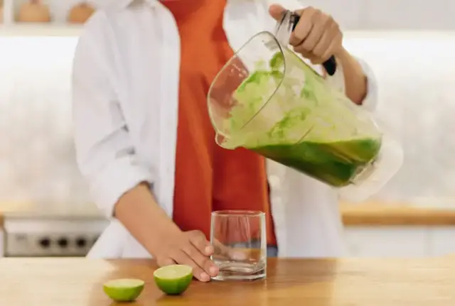 'Video thumbnail for Smoothie Queima Gordura - Desin-Chá'