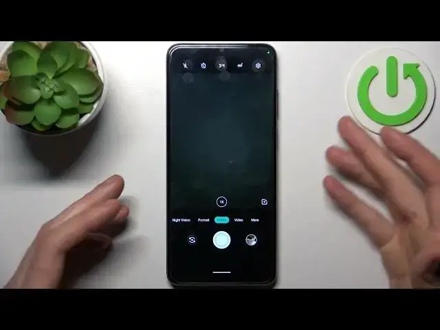 'Video thumbnail for MOTOROLA Moto E22 - How To Take Burst Shot'