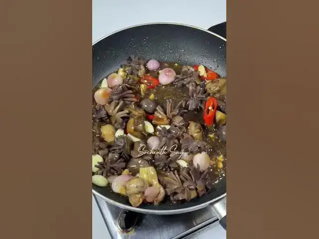 Video thumbnail for Quick and Easy Cambodian Recipes | ឆាត្រកួនគ្រឿងក្នុងមាន់