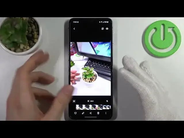 Video thumbnail for How to Take Motion Photo on Samsung Galaxy Z Flip4 - Make Live Image