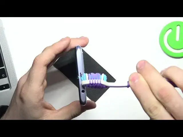 Video thumbnail for How to Clean USB Port of REALME C31 With Household Items