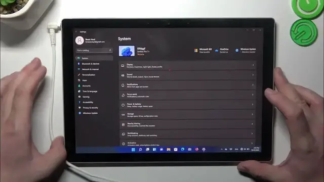 Video thumbnail for How to Connect Headphones on MICROSOFT Surface Pro 7+?