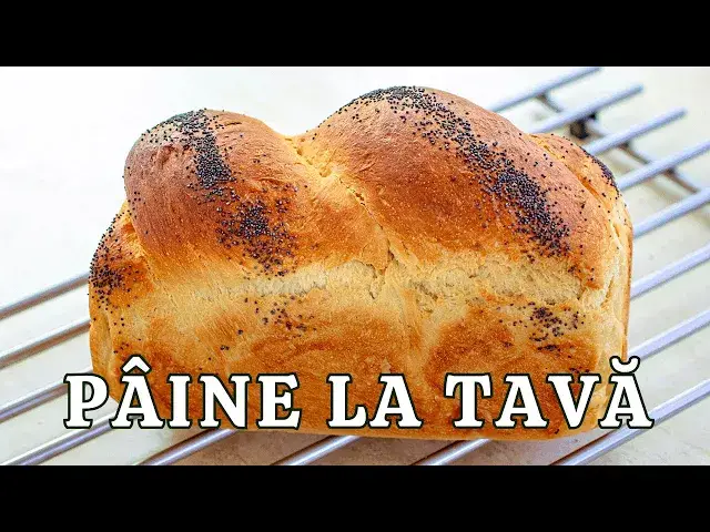 Video thumbnail for 🍞 Pâine PUFOASĂ la tavă, cu miez care se desface fâșii 👌 Se menține proaspătă mai multe zile!