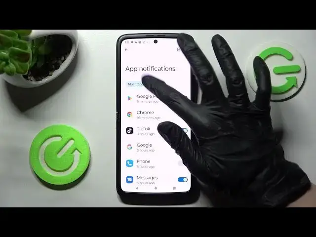 Video thumbnail for MOTOROLA RAZR 2022 - How To Turn On & Off App Notifications