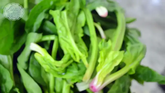 'Video thumbnail for Sigeumchi Namul, Korean Spinach Side Dish Recipe (720p 30fps)'