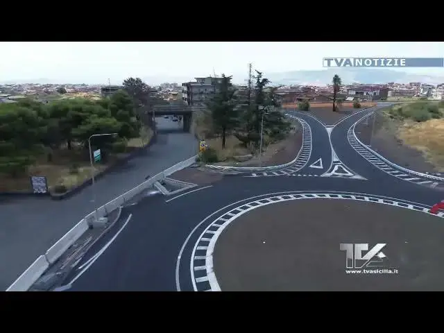 Video thumbnail for Adrano. Ecco la nuova rotatoria dello svincolo Roccazzello della strada statale 284