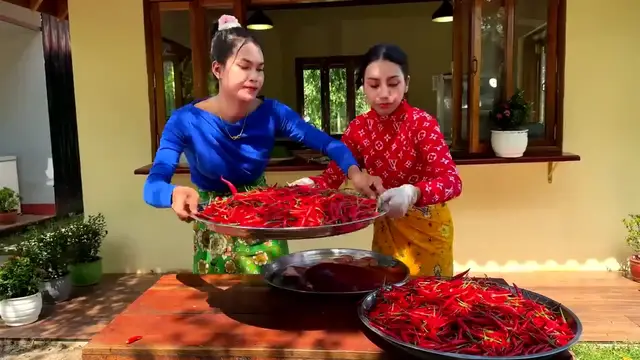 'Video thumbnail for How to cook yummy food stir-fry with chili recipe - Amazing cooking (720p 30fps)'