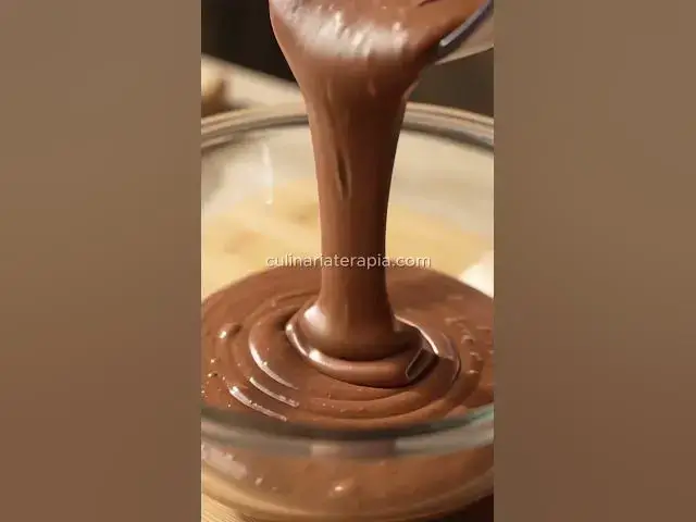 Video thumbnail for 🍫🍰 **Bolo Caseiro Amanteigado de Chocolate: fofinho e irresistível!** 😍