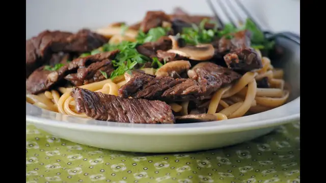 Video thumbnail for LINGUINE CON CARNE | Cómo Hacer Pasta Linguine Con Carne | SyS