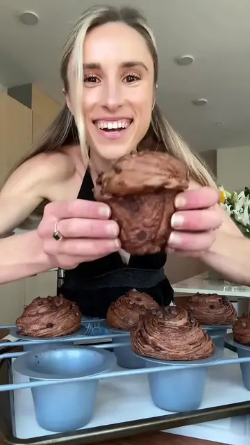 Video thumbnail for Chocolate Cruffin 🤎🍫  croissant  pastry  chocolate  dessert  sourdough(720P HD)