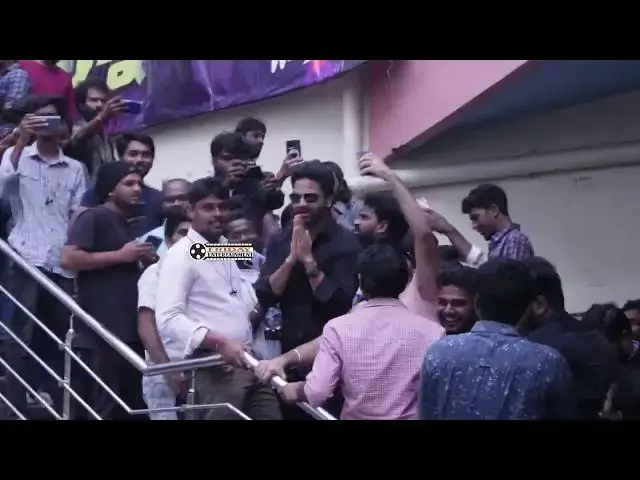 Video thumbnail for Bigg Boss Sohel Fans Hungama at Mr Pregnant Premiere Movie at Devi 70MM | Friday Entertainment