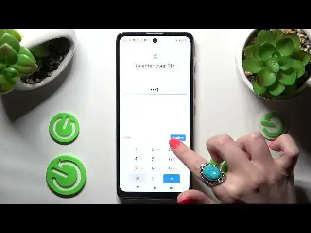 'Video thumbnail for How to Lock the Screen on the MOTOROLA Moto E40 - Add a Screen Lock'