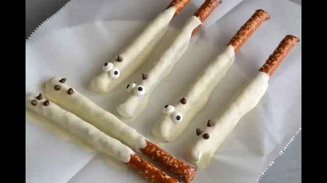 Video thumbnail for Ghost Pretzels Recipe | How To Make Ghost Pretzels | SyS