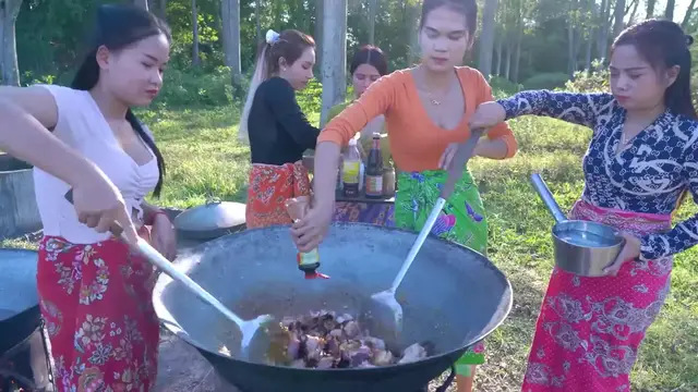 'Video thumbnail for Noodle soup pork braised cook recipe and eat - Amazing video (720p 25fps)'