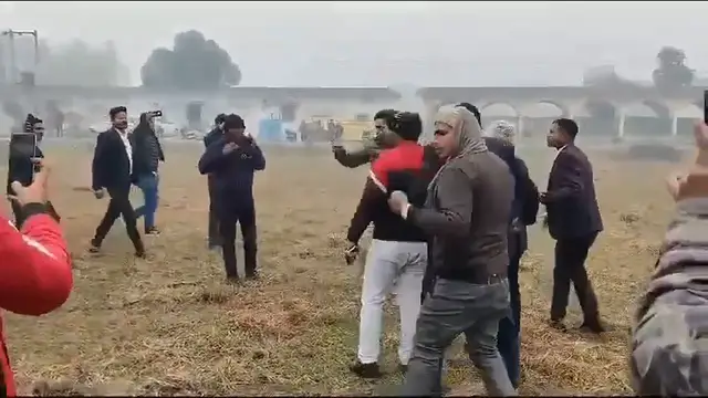 Video thumbnail for महराजगंज : अधिवक्ताओं ने चौकी प्रभारी को दौड़ा-दौड़ाकर पीटा