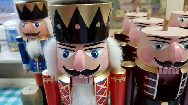 Video thumbnail for Weihnachten im Erzgebirge: Handwerk, Tradition & Geschichten aus den Werkstätten