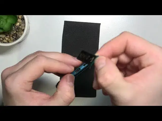 Video thumbnail for Does the Oppo Reno 10X Zoom have an SD Card Slot?