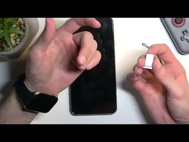 'Video thumbnail for How to Insert SIM Card into Samsung Galaxy S23+'