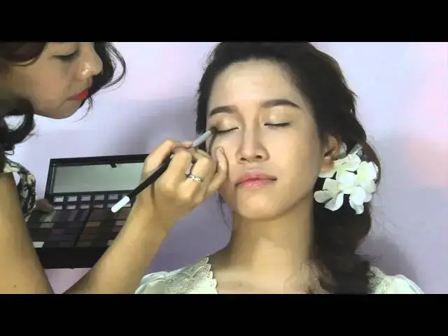 Video thumbnail for Hướng dẫn Makeup : Phong cách đơn giản đi chơi