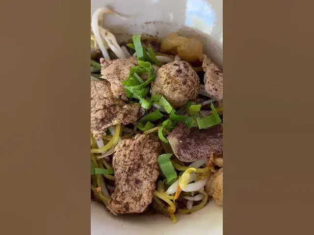 'Video thumbnail for ก๋วยเตี๋ยวหมูน้ำตก สิรินธร คำเขื่อนแก้ว อุบล😋'
