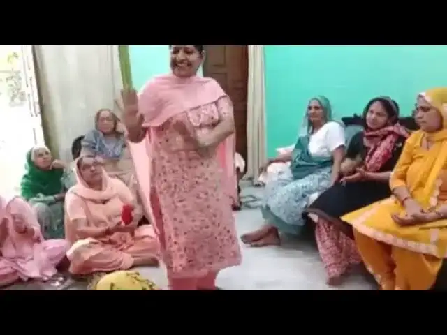 Video thumbnail for काचे काचे टिंडे बाड़ी केसे  री खिलेगी#happy_lokgeet #trending #वायरल#जकड़ी#हरियाणा #डांस