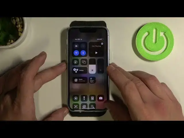 'Video thumbnail for How to Switch Off Flashlight on iPhone 13 mini – Deactivate Torch'