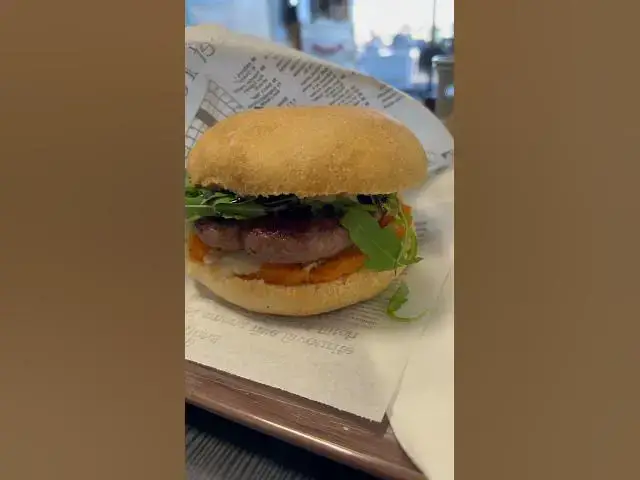 Video thumbnail for Panino stagionale gourmet 🍔 | Salamella, Provola e Crema di Zucca a Felino (Parma)
