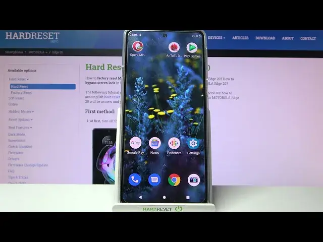 'Video thumbnail for How to Enable Automatic Brightness in MOTOROLA Edge 20 -  Screen Brightness Options'