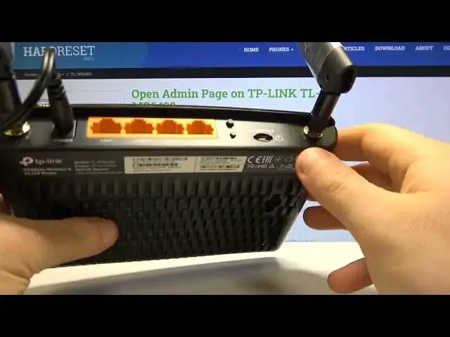 'Video thumbnail for How to Install SIM Card on TP-LINK TL-MR6400 to Use 4G LTE Mobile Internet - Insert SIM Card Right'